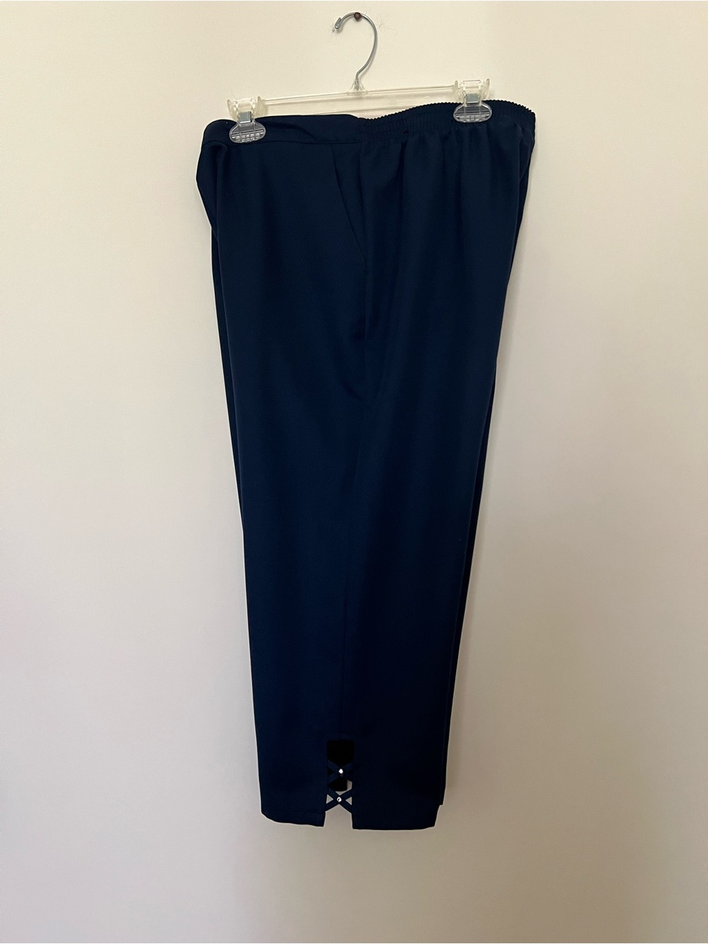 Alfred Dunner Navy Polyester Capri Pants
Decorative Bottom Legs size 12